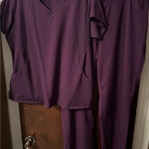 Uniform Advantage Deep Purple Scrub Ensemble
